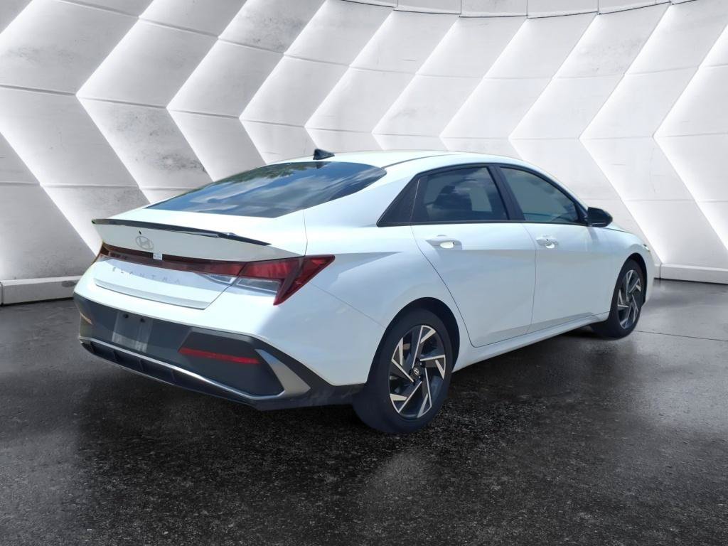 Used 2025 Hyundai Elantra Sport FWD image 5