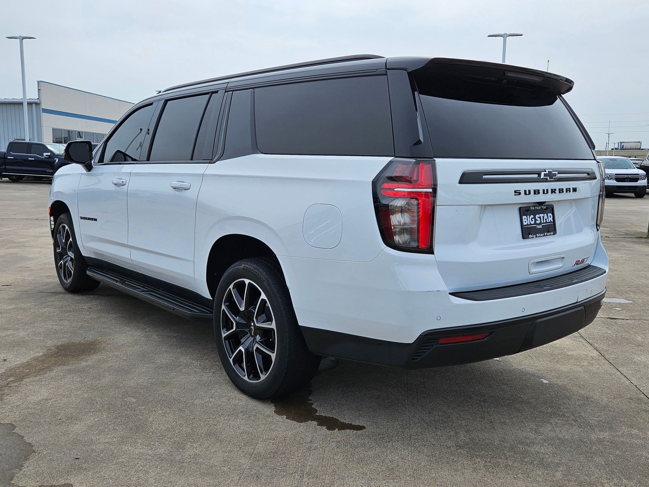 Used 2024 Chevrolet Suburban RST w/ Luxury Package AWD/4WD image 7
