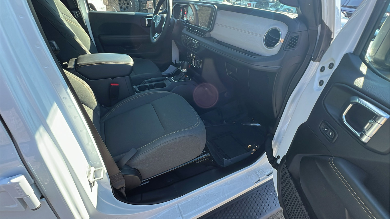 Used 2025 Jeep Wrangler Sahara 4xe image 19