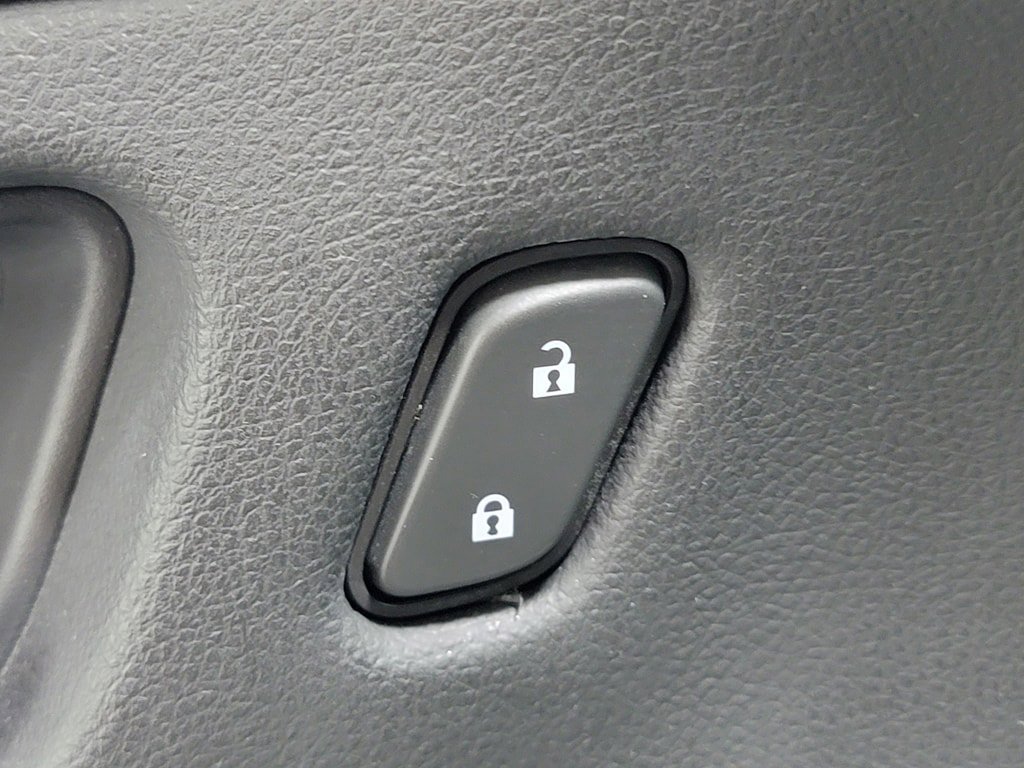 Used 2018 Chevrolet Impala LT FWD image 26