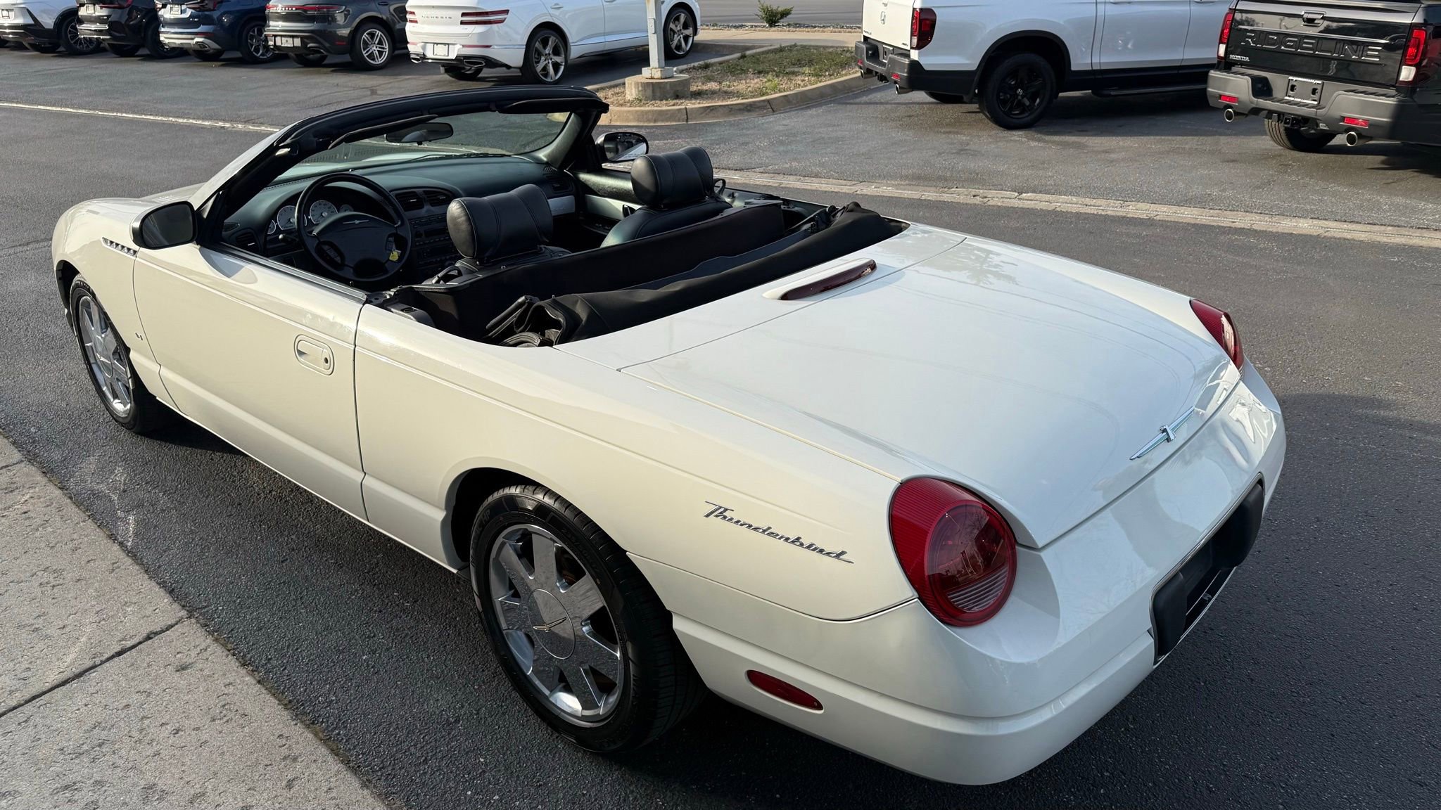 Used 2003 Ford Thunderbird image 27