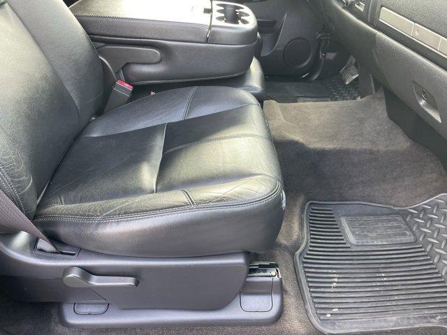 Used 2013 Chevrolet Silverado 2500 LT w/ Interior Plus Package image 11