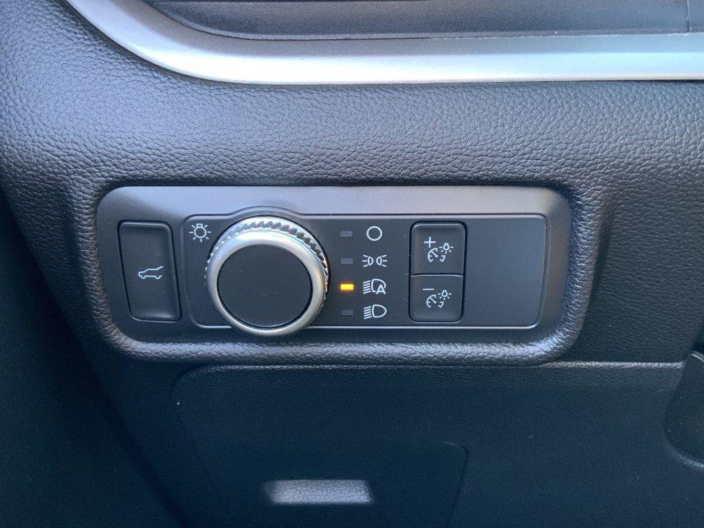 Used 2022 Ford Explorer XLT image 32