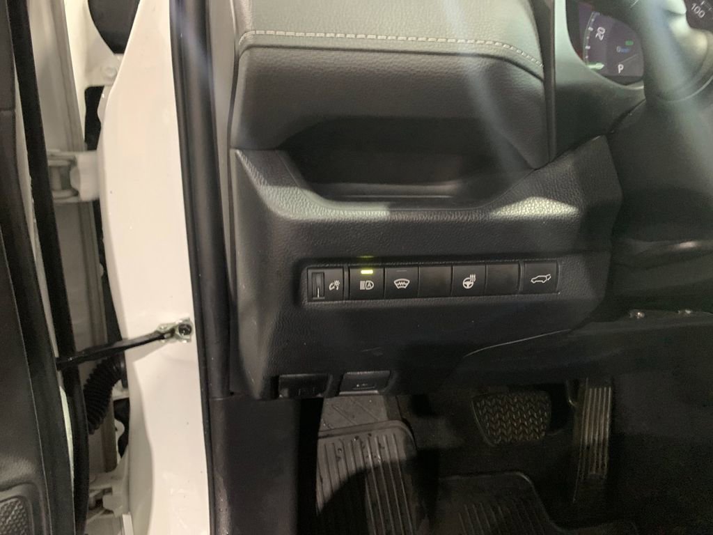 Used 2023 Toyota RAV4 XLE Premium image 32