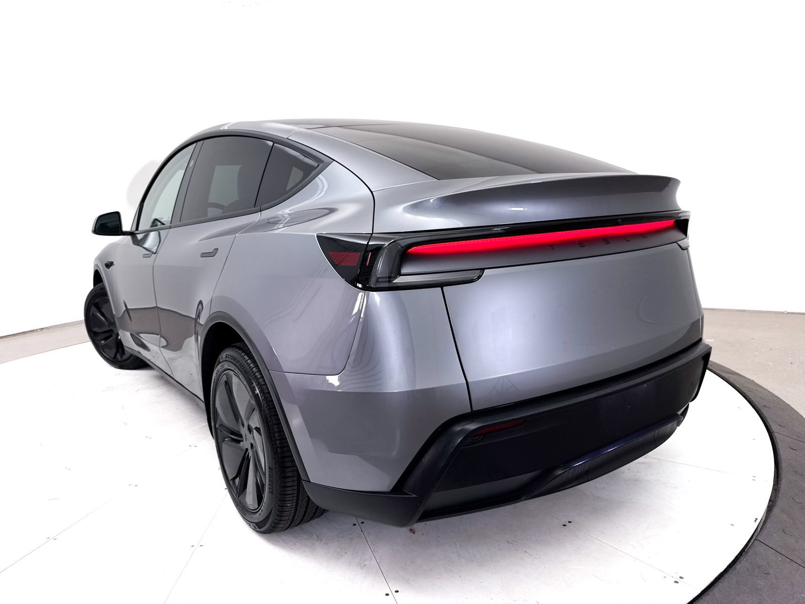 Used 2026 Tesla Model Y Long Range RWD image 8