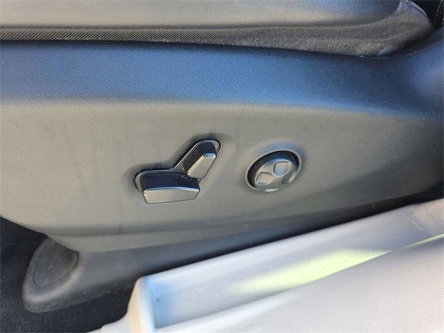 Used 2023 Chrysler Pacifica Touring-L image 19