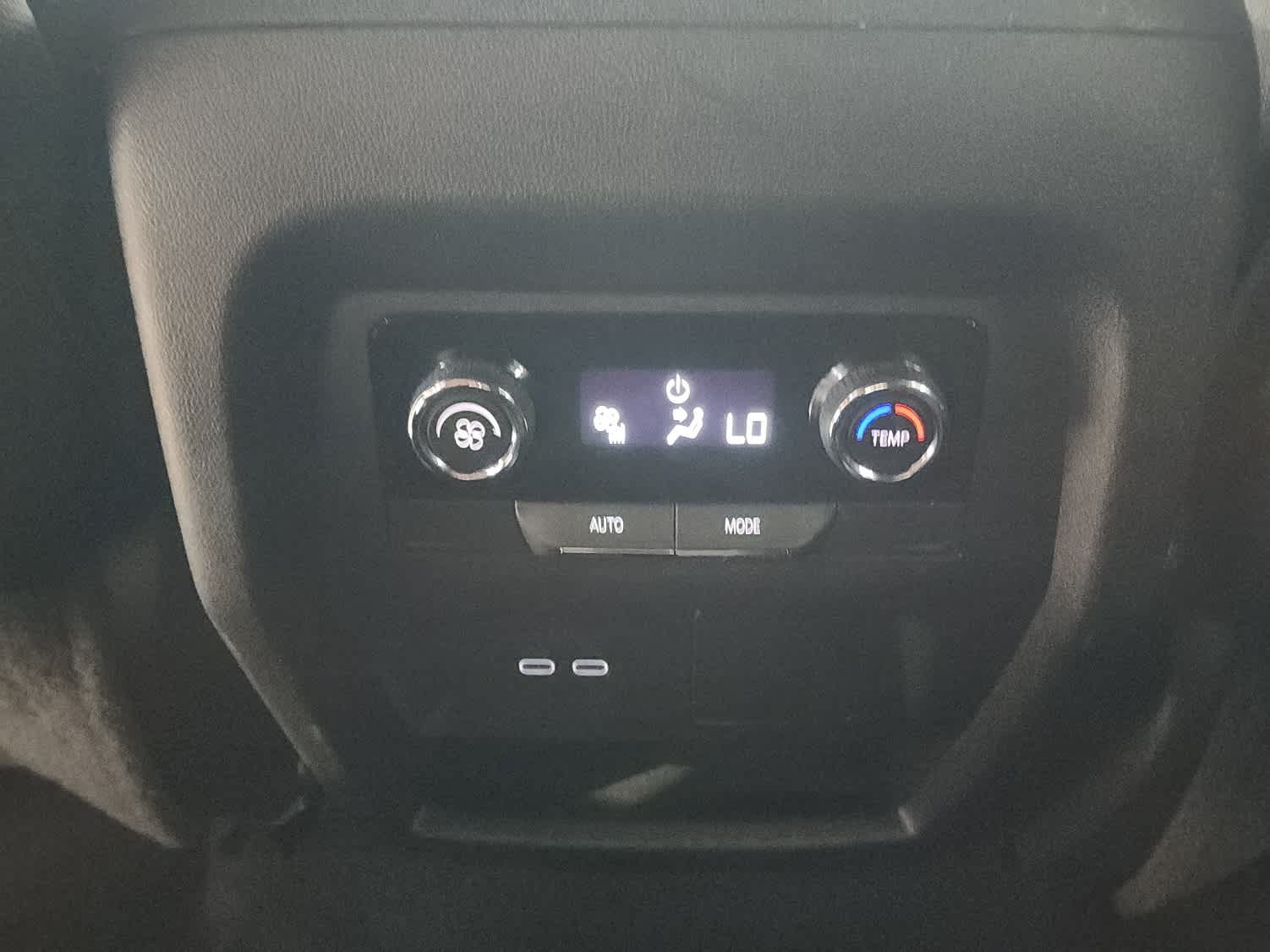 Used 2025 Chevrolet Traverse LT FWD image 31