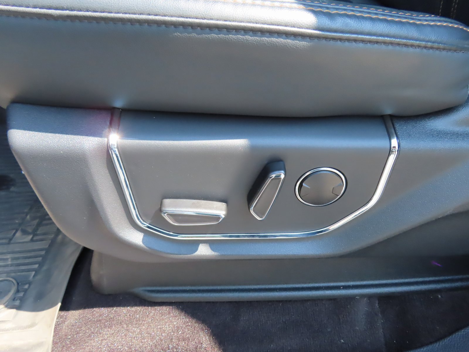Used 2023 Ford Expedition Platinum image 32