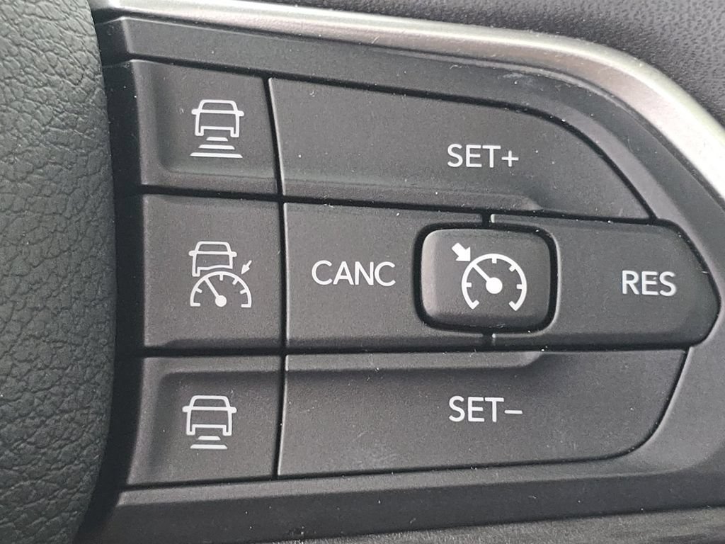 Used 2023 Jeep Grand Cherokee Altitude AWD/4WD image 31