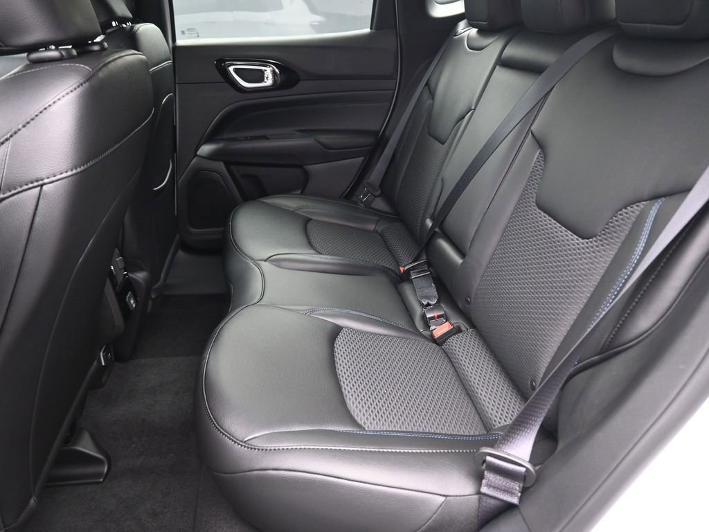 New 2026 Jeep Compass Latitude image 12