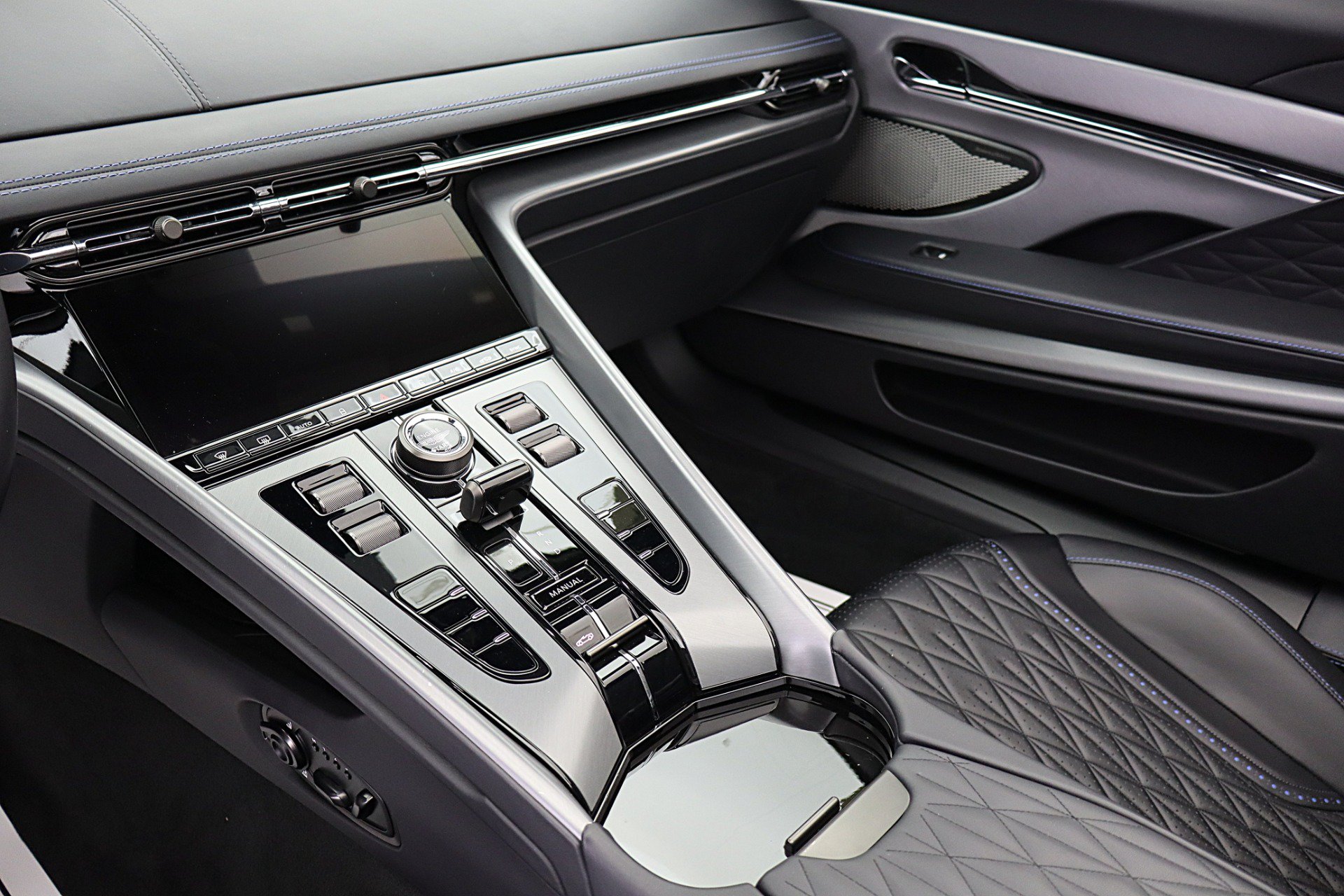 Used 2024 Aston Martin DB12 Convertible RWD image 39