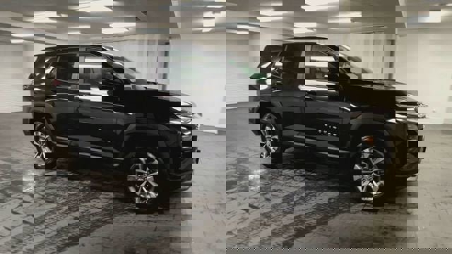 Certified 2025 Chevrolet Equinox LT image 2