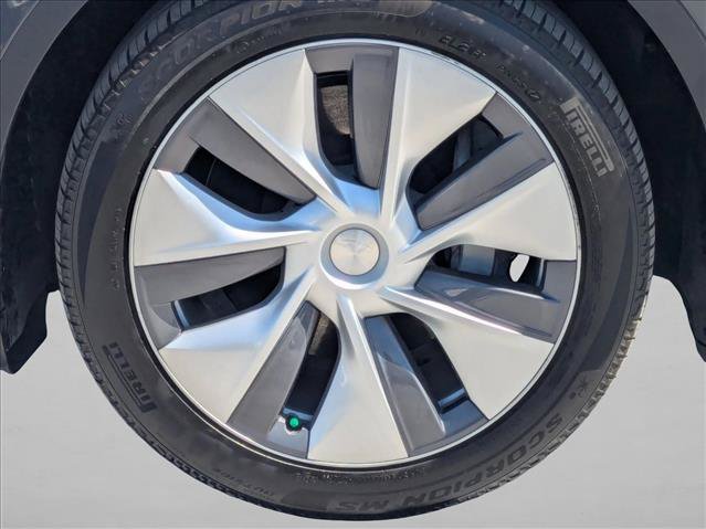 Used 2024 Tesla Model Y Long Range AWD/4WD image 25