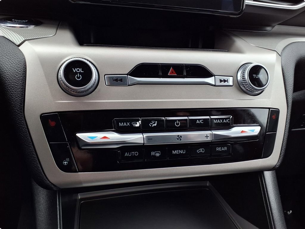 Used 2022 Ford Explorer XLT w/ Equipment Group 202A image 17