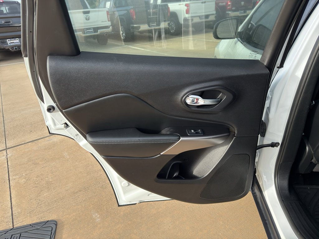 Used 2020 Jeep Cherokee Latitude Plus image 21