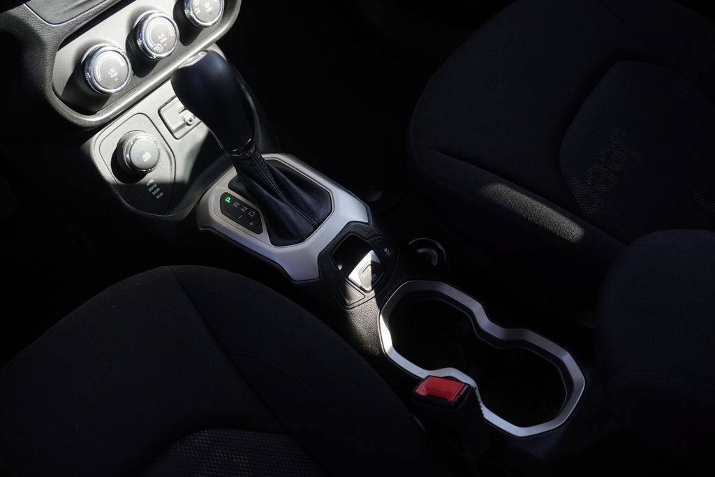 Certified 2017 Jeep Renegade Latitude AWD/4WD image 29
