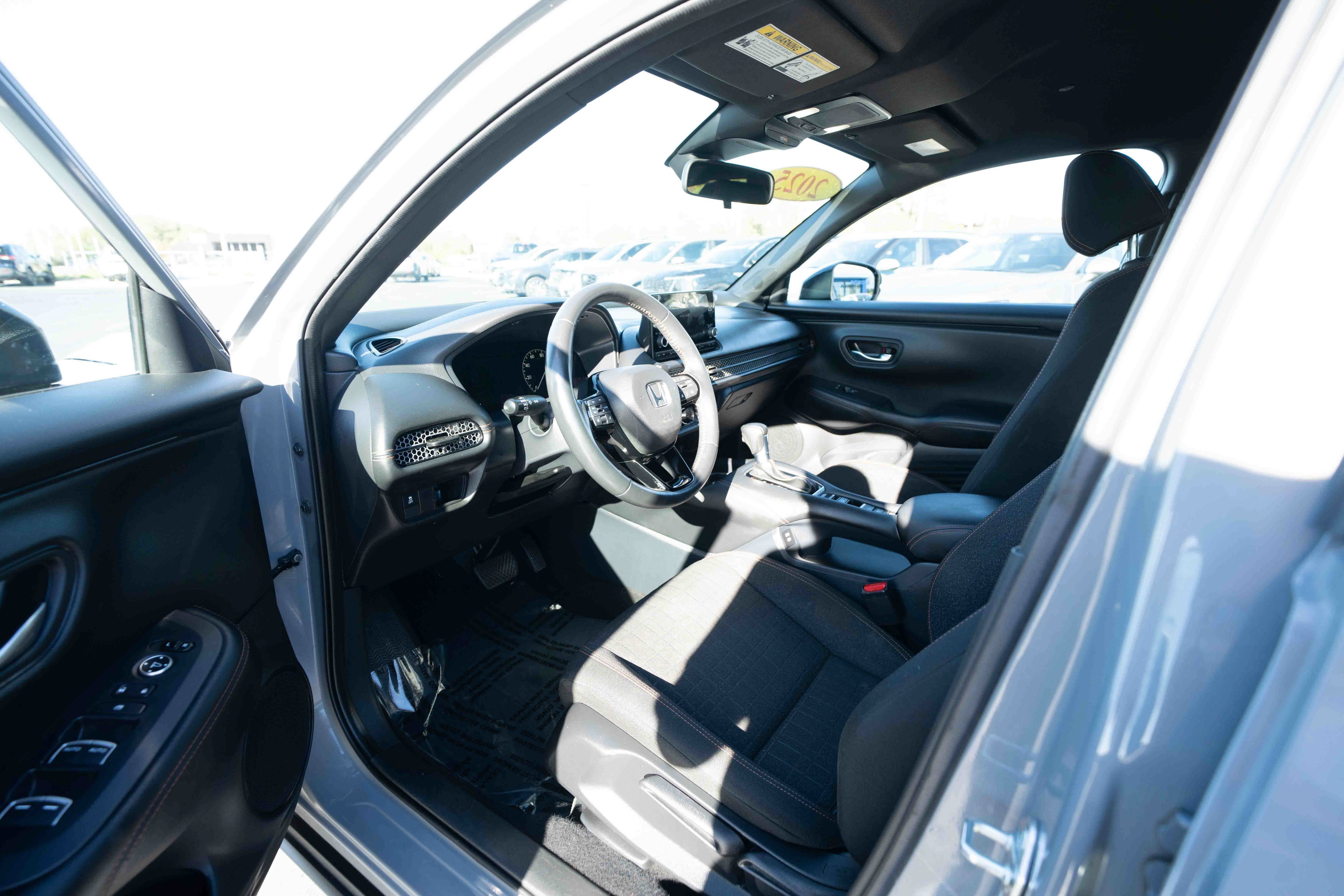 Used 2025 Honda HR-V Sport image 8