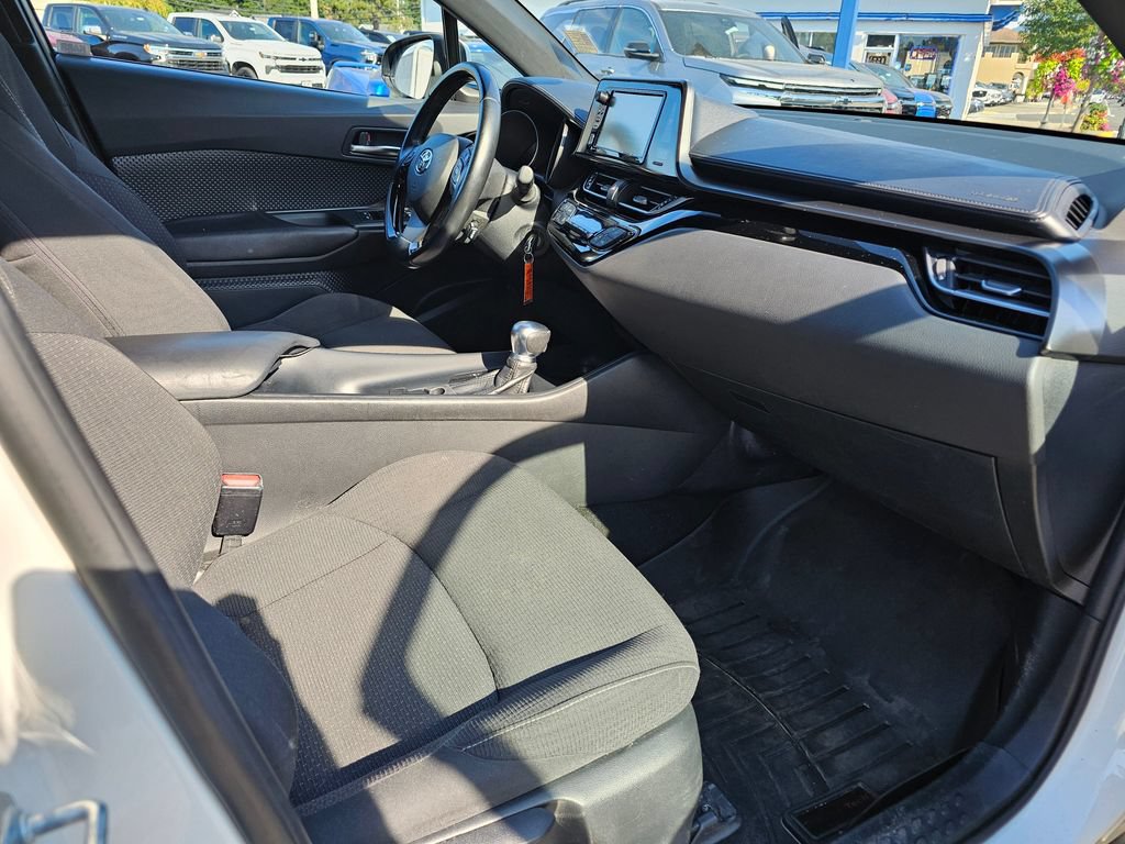 Used 2018 Toyota C-HR XLE FWD image 12