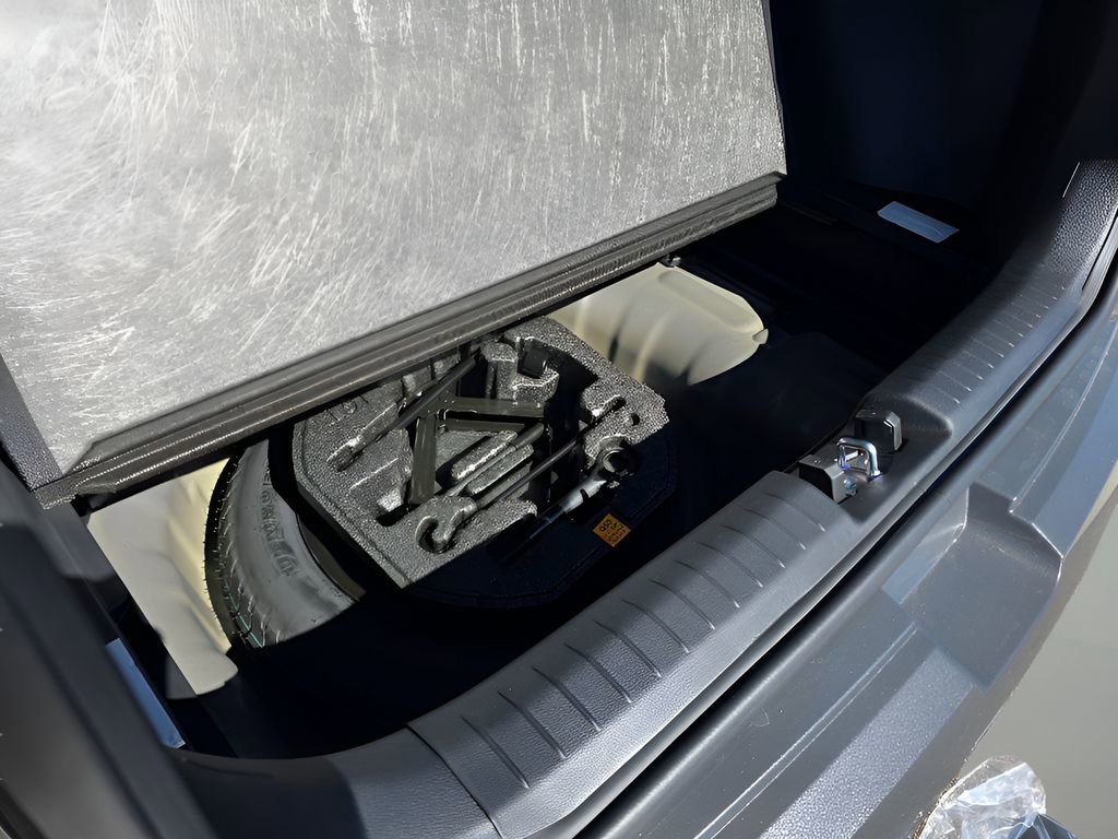 Used 2025 Hyundai Venue SEL image 30