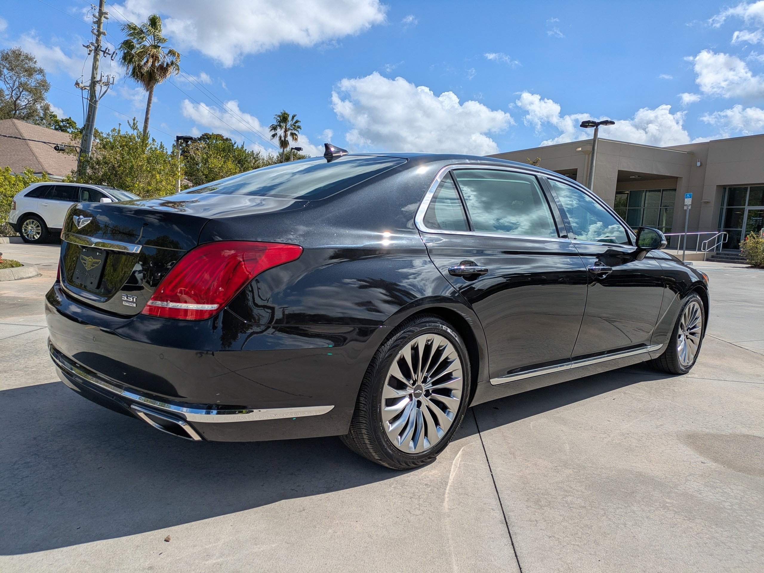 Used 2018 Genesis G90 3.3T Premium image 2