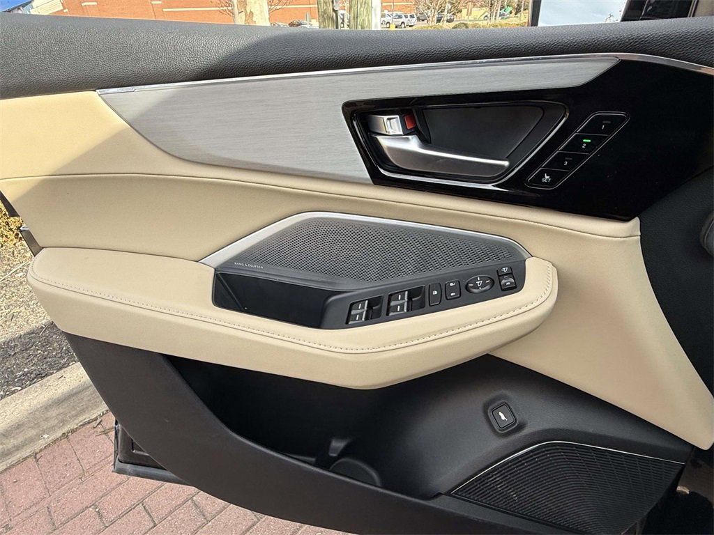 Certified 2025 Acura MDX w/ Technology Package image 31