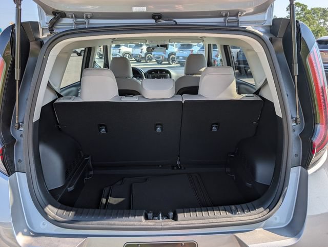 Used 2025 Kia Soul LX w/ LX Technology Package FWD image 6