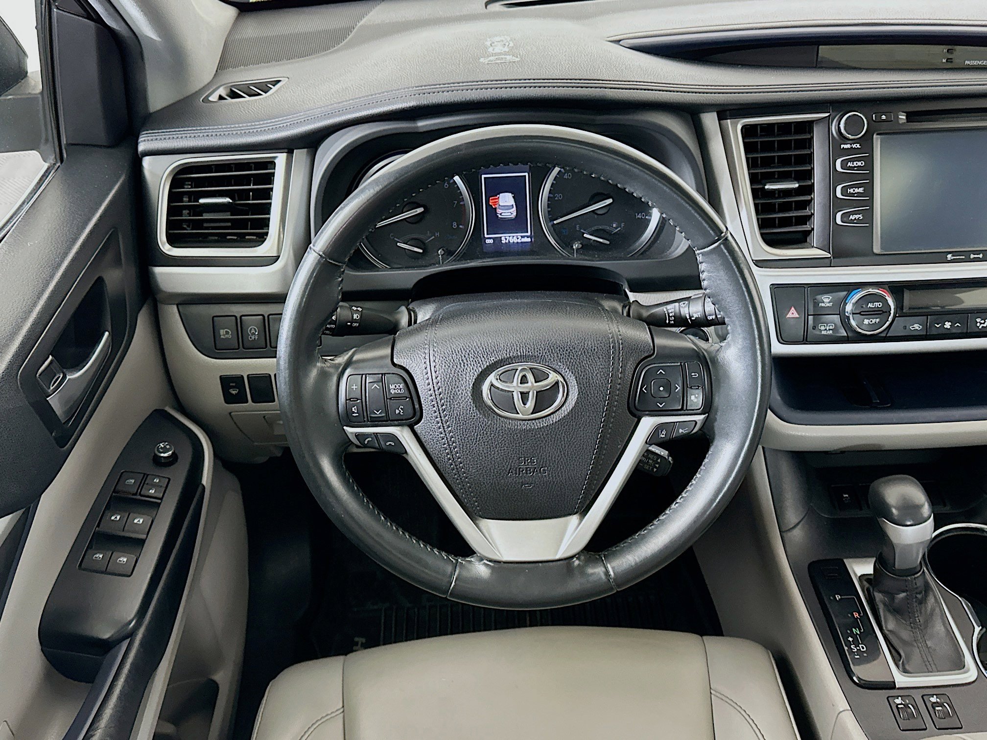 Used 2019 Toyota Highlander XLE FWD image 18