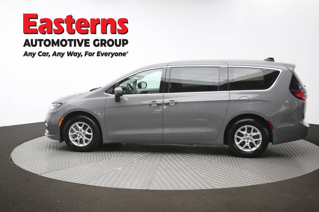 Used 2023 Chrysler Pacifica Touring-L FWD image 61