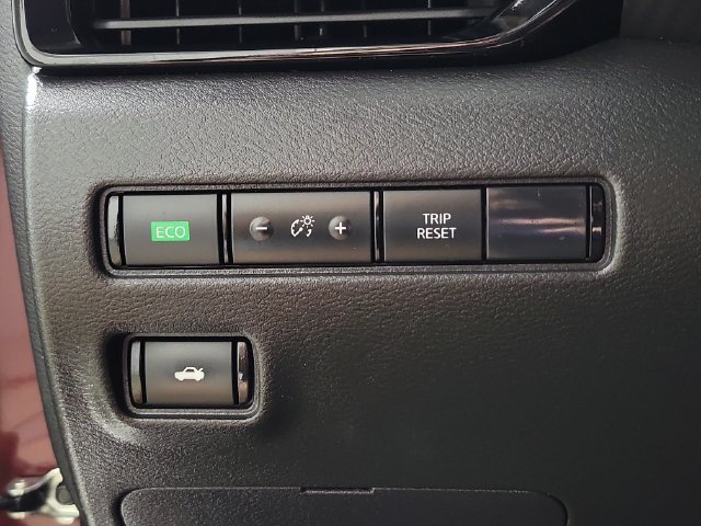 Used 2024 Nissan Sentra SV FWD image 23