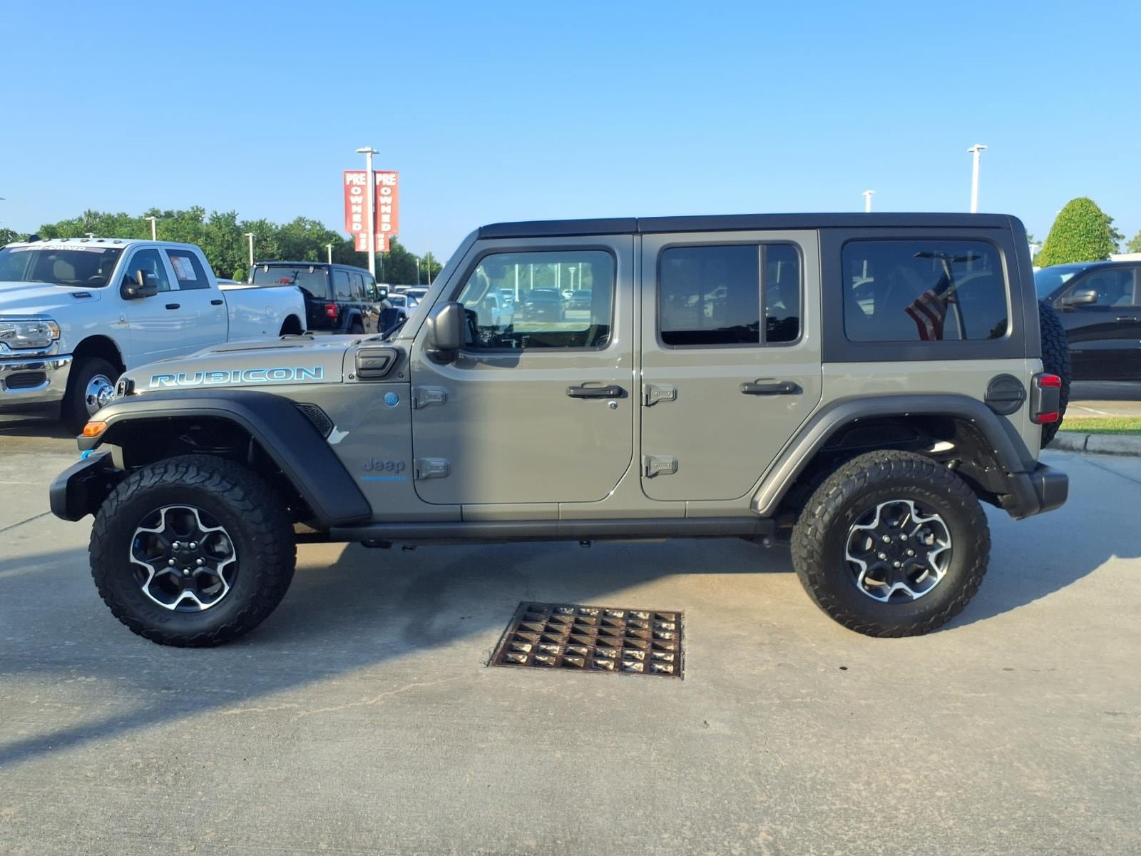 Used 2023 Jeep Wrangler Unlimited Rubicon 4xe w/ Cold Weather Group AWD/4WD image 10