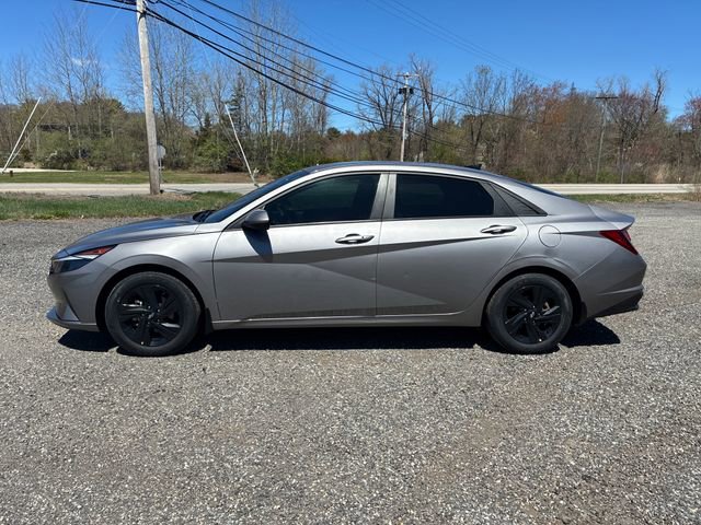 Used 2023 Hyundai Elantra SEL FWD image 2