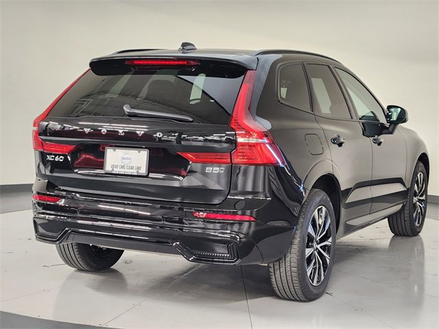 Used 2025 Volvo XC60 B5 Core image 2