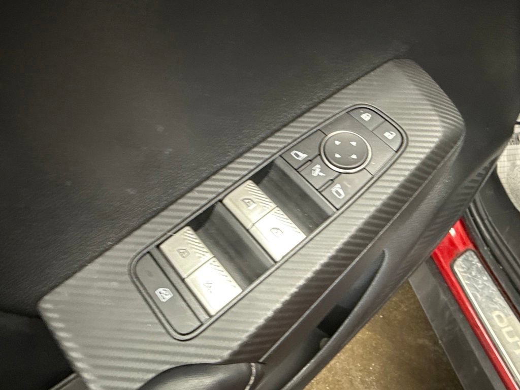 Used 2024 Mitsubishi Outlander AWD image 23