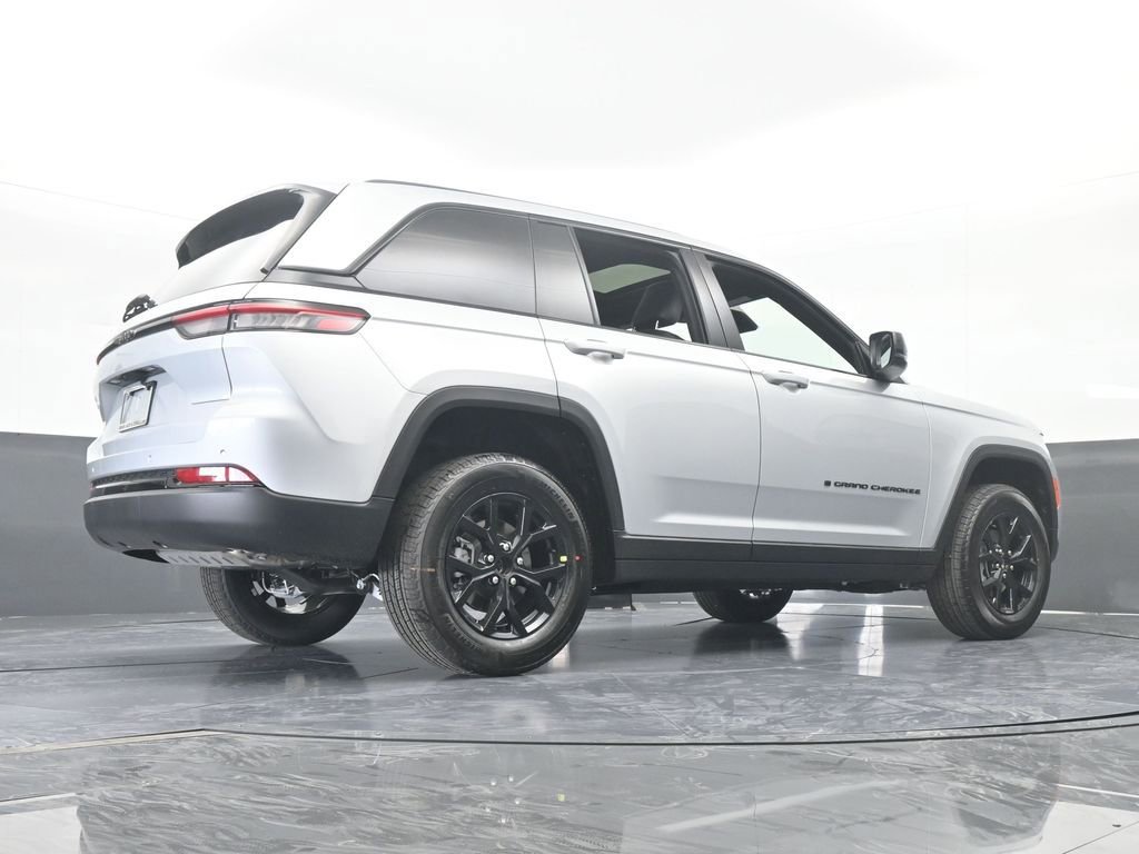 New 2025 Jeep Grand Cherokee Altitude image 54