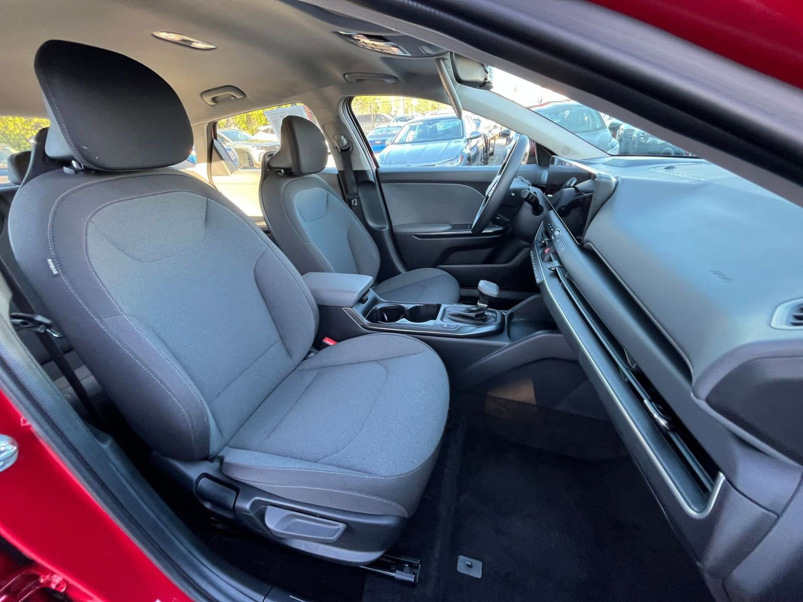 Used 2025 Kia K4 LXS image 35