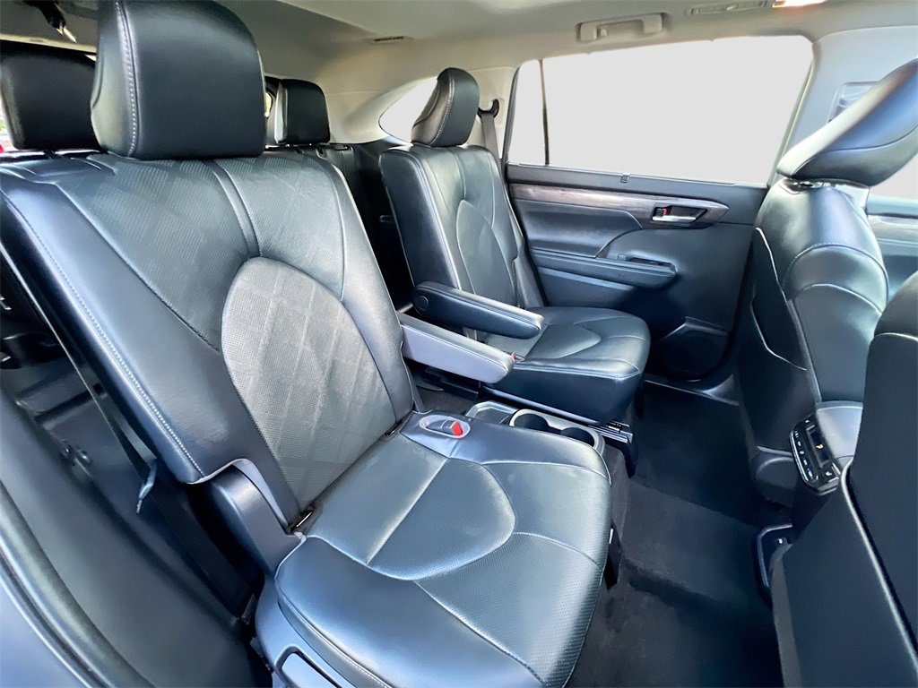 Used 2023 Toyota Highlander Platinum image 28