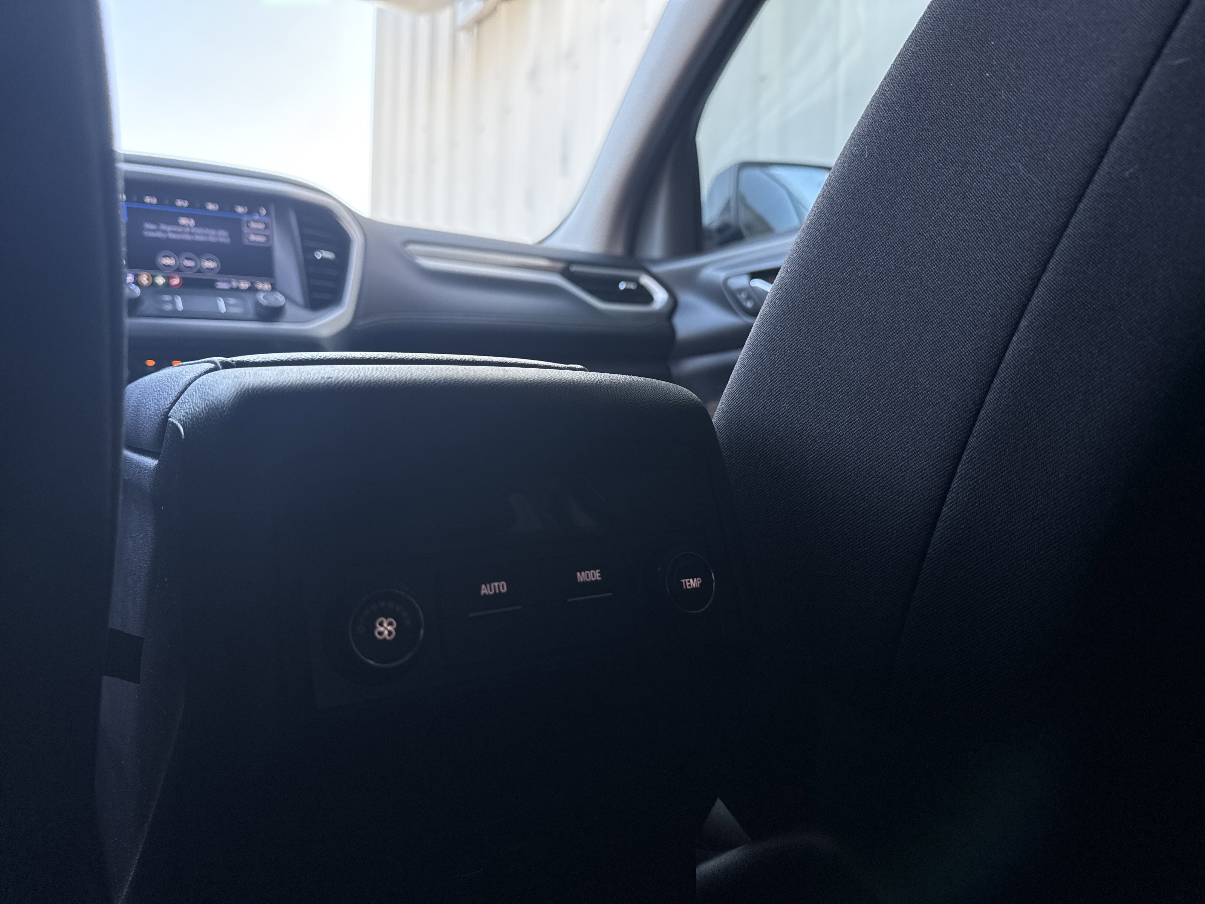 Used 2023 GMC Acadia SLE image 19