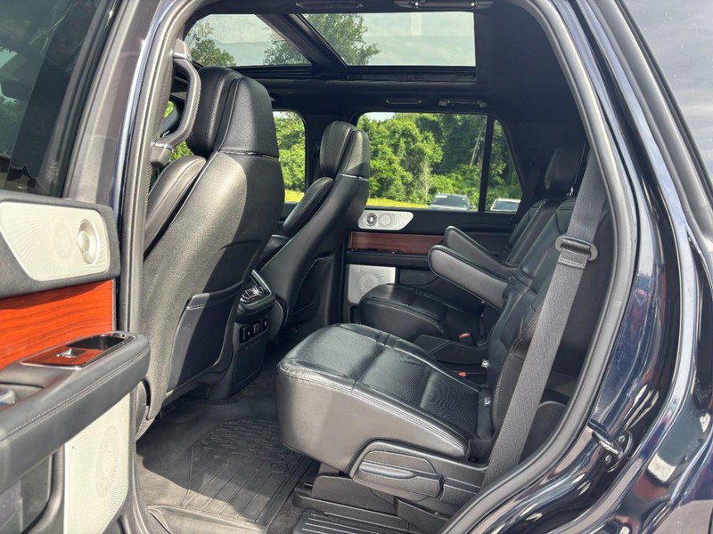 Used 2021 Lincoln Navigator Reserve w/ Luxury Package AWD/4WD image 12