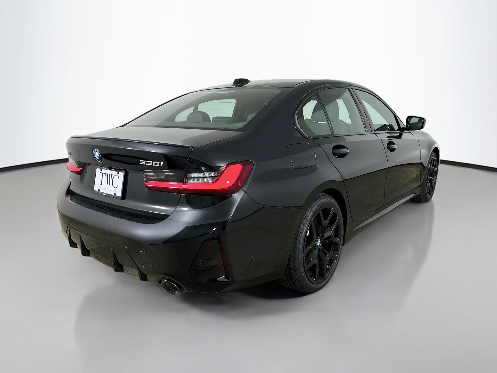 New 2026 BMW 330i xDrive Sedan w/ M Sport Package AWD/4WD image 5