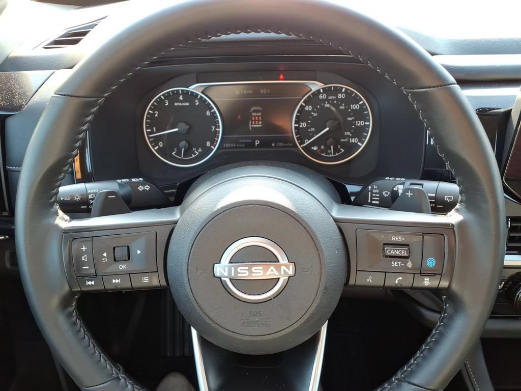 Used 2024 Nissan Pathfinder SV FWD image 14