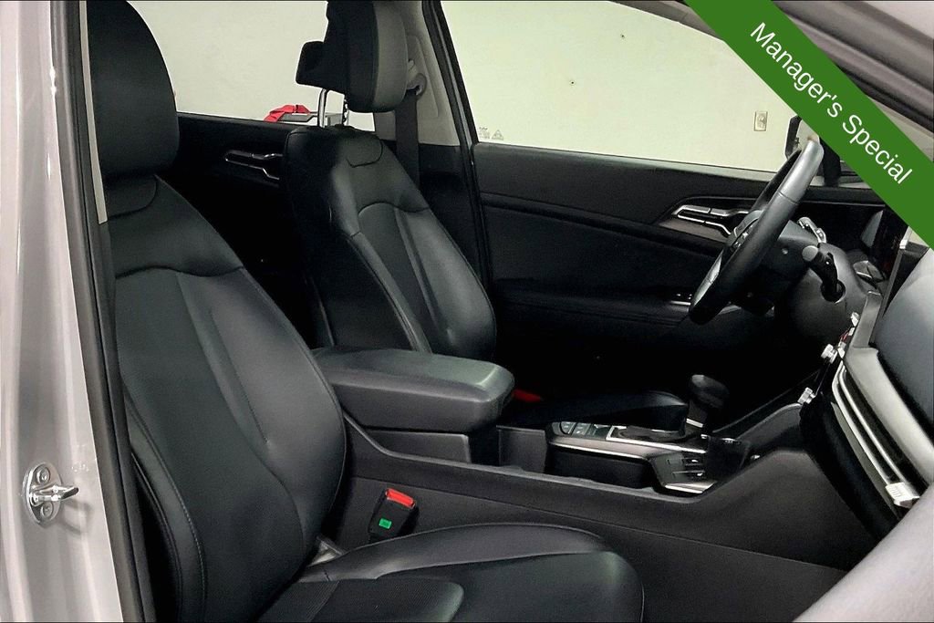 Used 2026 Kia Sportage EX FWD image 9