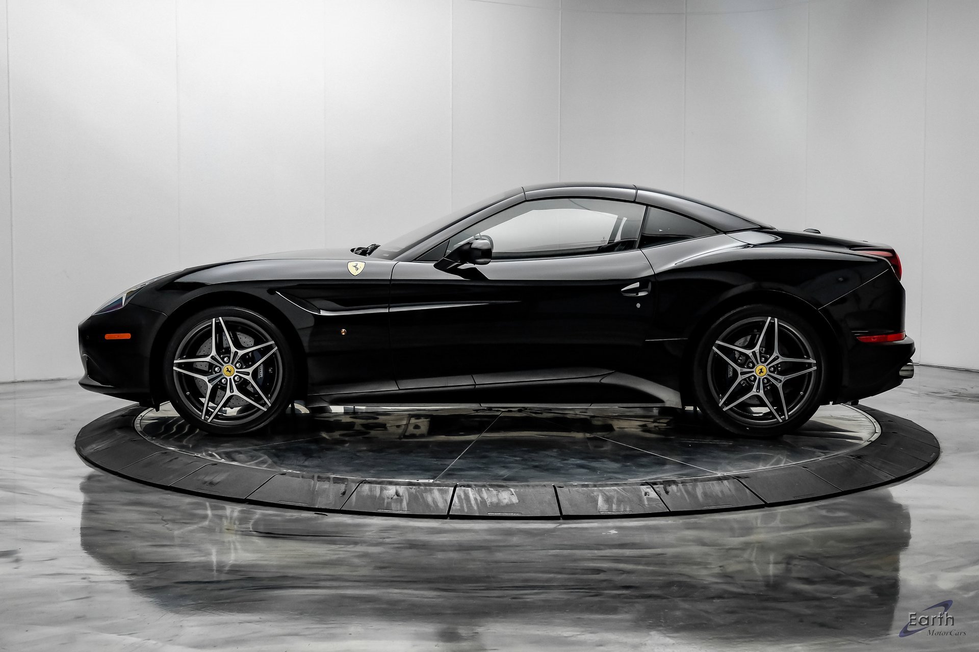 Used 2016 Ferrari California T image 6