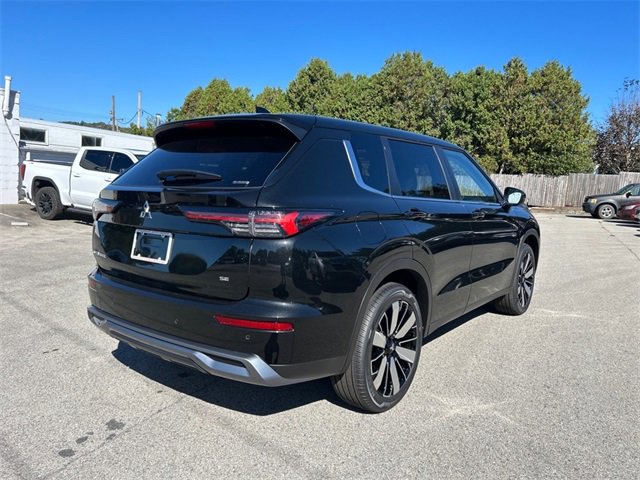 New 2025 Mitsubishi Outlander AWD image 3