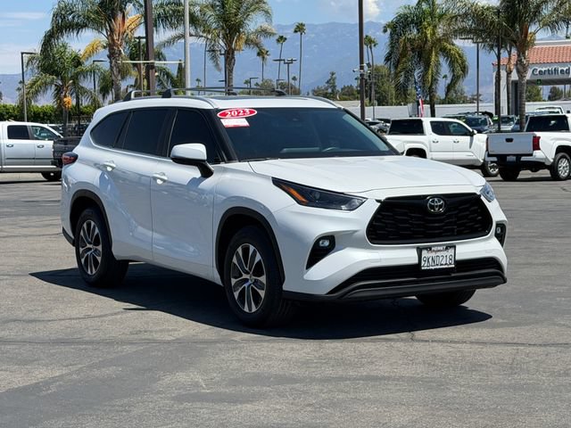 Used 2023 Toyota Highlander XLE FWD image 3