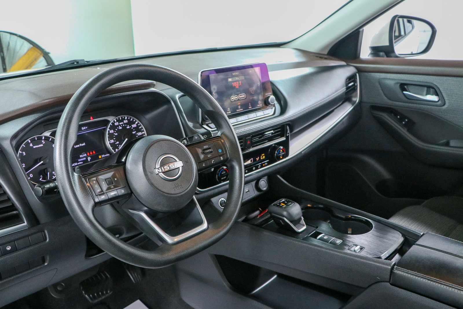 Used 2022 Nissan Rogue SV FWD image 22