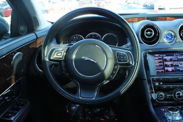 Used 2013 Jaguar XJ AWD image 22
