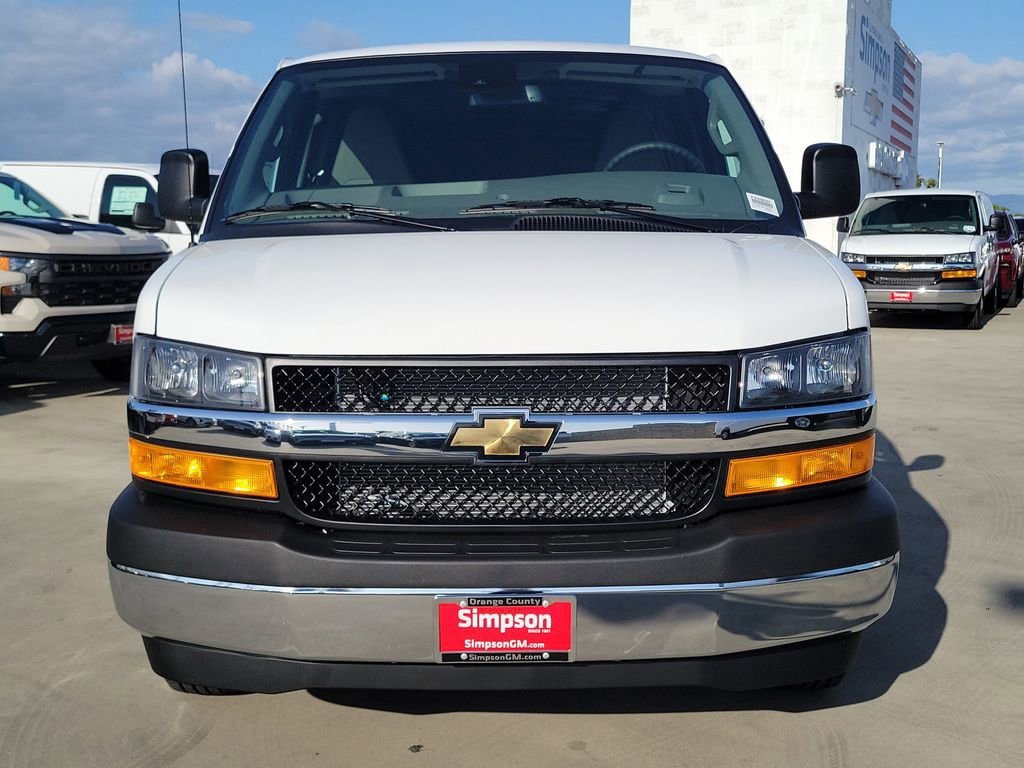 New 2026 Chevrolet Express 3500 Extended RWD image 19