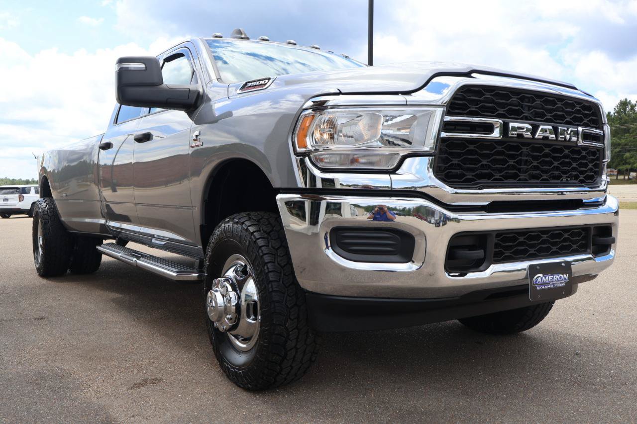 Used 2024 RAM 3500 Tradesman w/ Chrome Appearance Group AWD/4WD image 5