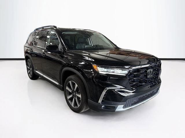 Used 2023 Honda Pilot Touring image 3