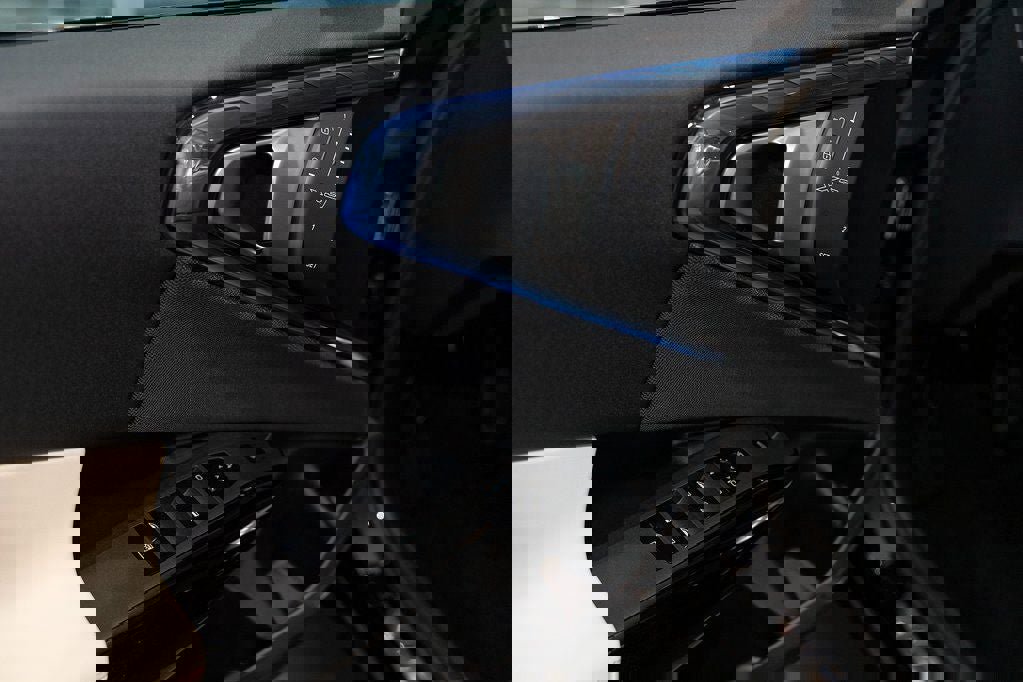 Used 2026 BMW X3 xDrive30 w/ Premium Package image 13